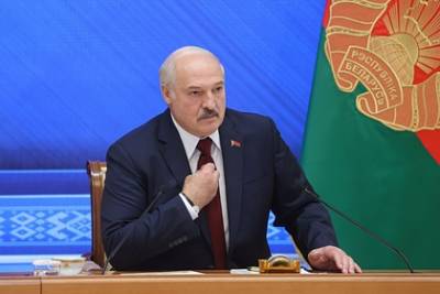 Лукашенко пообещал дать жесткий ответ на появление танков у границ