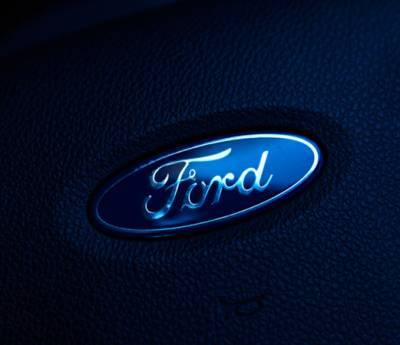 Акции Ford быстро взлетели на 9% после квартального отчета. Компания возобновляет выплаты дивидендов