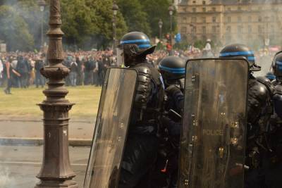 Во Франции накрыли террористическое сообщество и предотвратили госпереворот