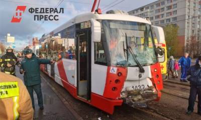 В Петербурге при столкновении двух трамваев пострадали 16 человек