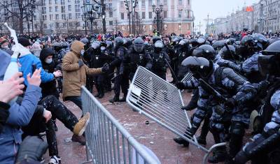 В Москве задержали студента, ударившего силовика на акции в поддержку Навального