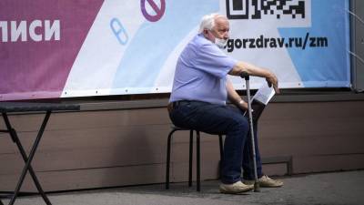 В Крыму ввели обязательную самоизоляцию для непривитых граждан старше 60 лет