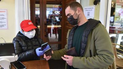 В Крыму ввели QR-коды для посещения торговых центров