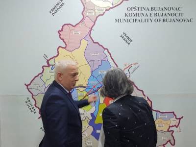 Британия разведывает обстановку в населенных албанцами районах...
