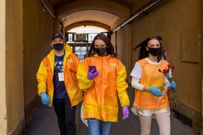 Бороться с коронавирусом в Петербурге снова помогут волонтеры