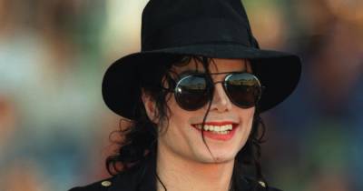 Майкл Джексон - Майкл Джексон пугал детей в "Неверленде" клипом на песню "Thriller" - ren.tv