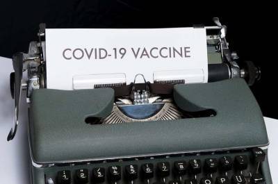 Доктор Мясников рассказал, кому требуются три дозы вакцины