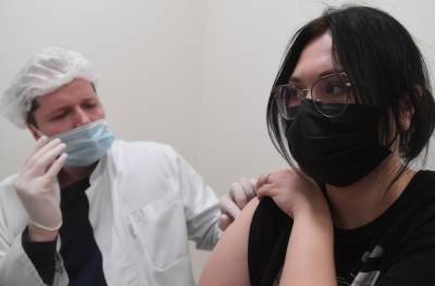 Почти все вузы в России открыли пункты вакцинации от COVID-19