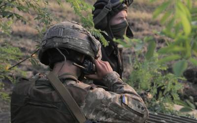 Ранены двое военных: боевики семь раз обстреляли украинские позиции на Донбассе