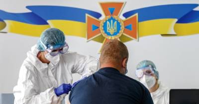Россия при помощи информационной спецоперации срывает вакцинацию в Украине, — СНБО (фото)