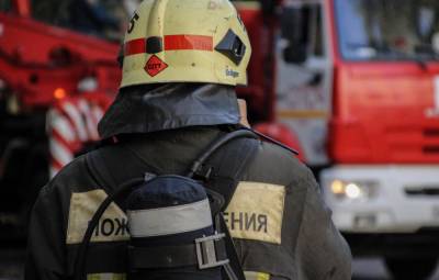 В Твери тушат пожар в общежитии