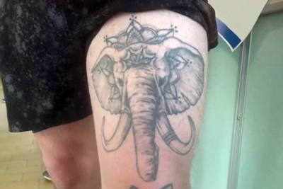 В сети разглядели непристойность в татуировке мужчины в виде слона