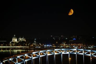В Петербурге с 8 ноября объектам развлечения и досуга запретят работать ночью