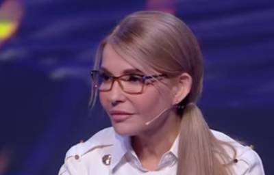 Фигурка, как у молоденькой девушки: Юлия Тимошенко прогулялась вдоль трассы на шпильках и в чулках, неожиданные кадры