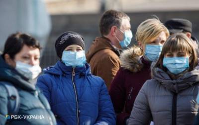 Киев ужесточает масочный режим: где теперь нужно носить маску
