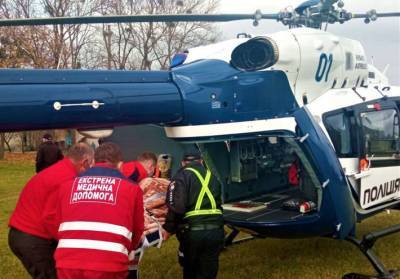 На Львовщине полицейский вертолет спас пациента с инсультом