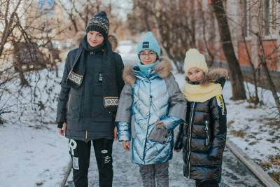 Зимние куртки, шапки, термобельё и одежда для детей прибыли в «Для самых главных» в Чите