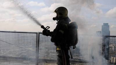 В Москве проверили профессиональные навыки пожарных и спасателей