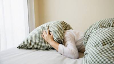 Регулярный недосып вызывает тягу к сладкому и перепады настроения
