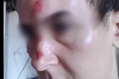 Водитель такси избил свою пассажирку в Красноярске