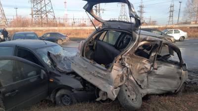 В Новосибирске водитель «Тойоты» погиб в аварии на Выборной