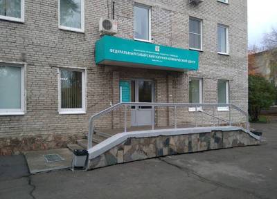 Мужчина в Красноярске узнал о смерти матери от ковида и покончил с собой у больницы