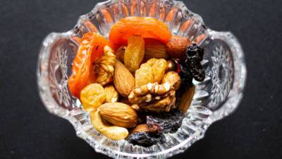 Орехи, йогурты и сыры попали в список вредных продуктов