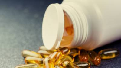 Ученые связали прием двух популярных витаминов с риском развития онкологии