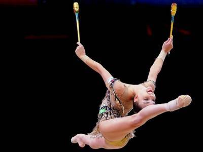 Дина Аверина стала чемпионкой мира по художественной гимнастике в упражнениях с булавами