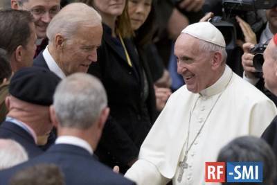 Ватикан отменил прямую трансляцию встречи Байдена папы