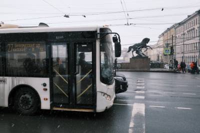 Автобусных маршрутов в Петербурге в следующем году станет меньше на четверть