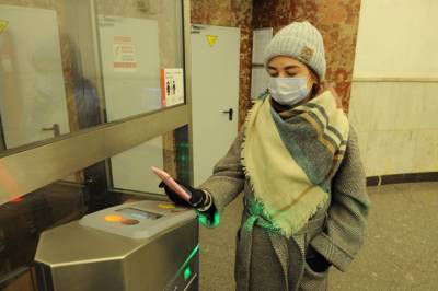 Банковские карты в 2022 году станут принимать все турникеты московского метро