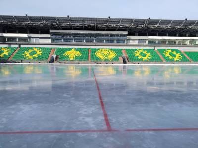 Ледовое поле Республиканского стадиона в Сыктывкаре готовится к старту большого хоккейного сезона