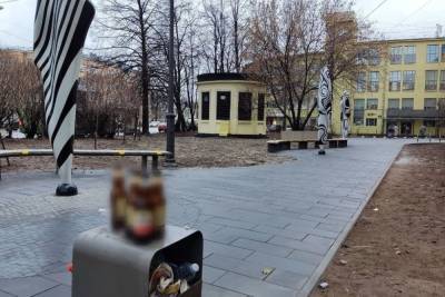 Скандальное общественное пространство на набережной Карповки оккупировали забулдыги