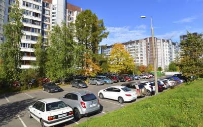 В России предложили внедрить норму «купил машину – купи парковку»