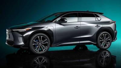 Toyota начнет продажи своего первого электрокроссовера bZ4X в 2022 году