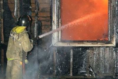 В Починковском районе ночью сгорел двухквартирный дом