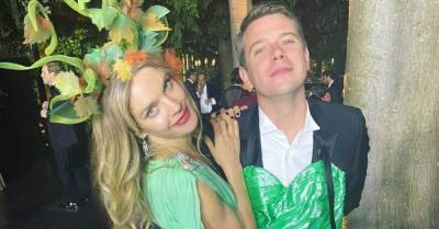 Водянова зажгла на костюмированной вечеринке в платье лесной нимфы и шляпке из листьев