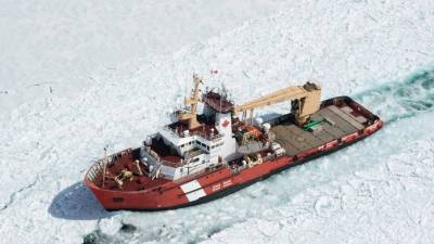 Британские моряки начнут обучение на канадских ледоколах