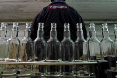 Два новосибирца организовали производство контрафактного алкоголя