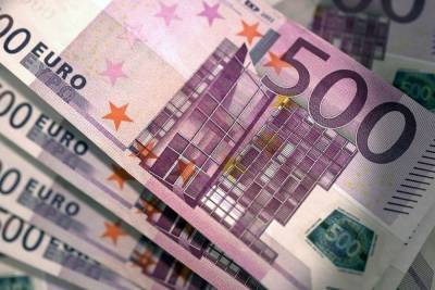 Официальный курс евро вырос на 45 копеек