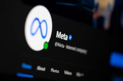 Билборды Meta сменили вывески с логотипом Facebook в штаб-квартире в США
