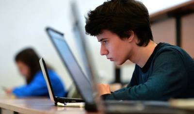 Свыше 70% подростков постоянно сидят в интернете