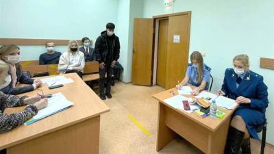 Суд приговорил блогера Бобиева и его подругу к 10 месяцам колонии