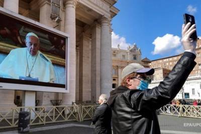 Папа Римский получил третью прививку от коронавируса
