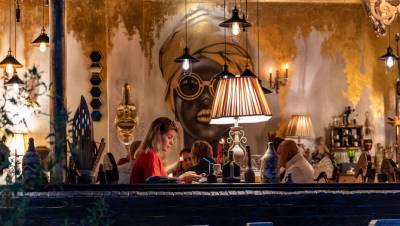 Ресторанам в отелях Петербурга в локдаун разрешат обслуживать только постояльцев