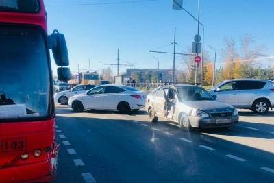 В Казани кондуктор автобуса сломала позвоночник во время ДТП