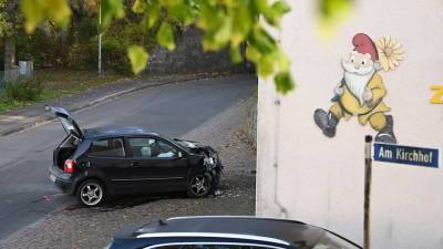 Трагический инцидент в Гессене: водитель въехал в группу детей возле детского сада