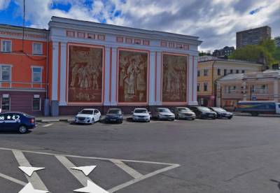 Реставрацию монументального панно на Рождественской перенесли на 2022 год