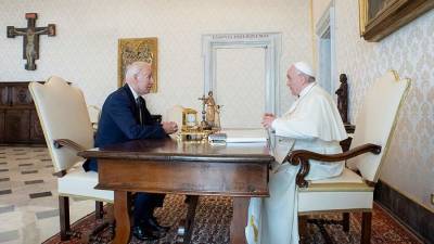 В Белом доме раскрыли подробности разговора Байдена с папой римским